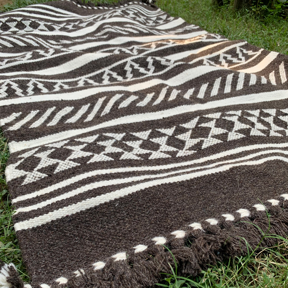Black and White Undyed Sheep Wool Rug-The Way of My Ancestors – AGAATI